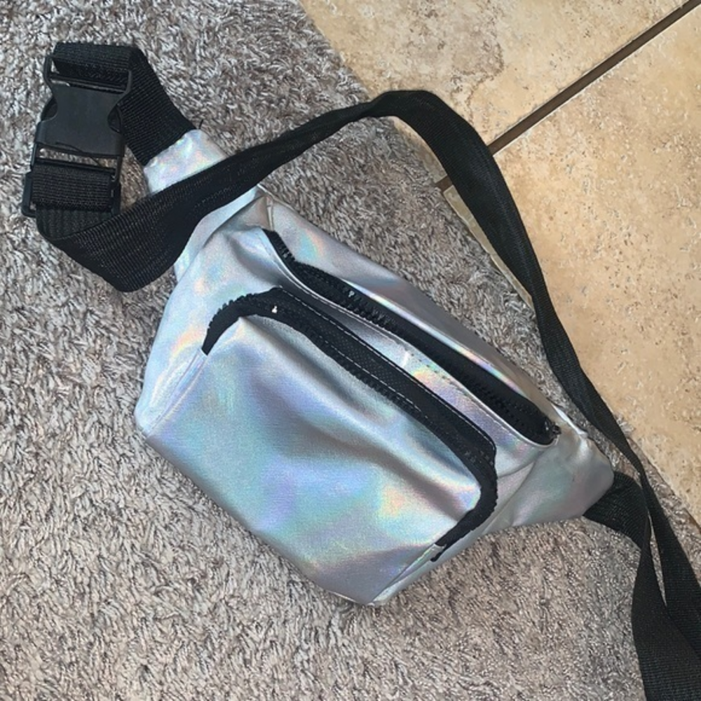 Silver Metallic Fanny Pack Purse‎